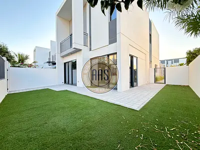 Modern 4-Bedroom Townhouse Villa For Rent with Easy Access to Amenities
