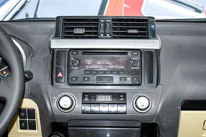 2015 Toyota PRADO — миниатюра 13