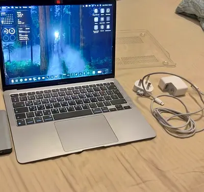 MacBook Air M1 chip/ 95% battery