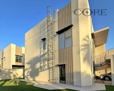 LUXURY CORNER TOWNHOUSE | SPACIOUS | FURNISHED