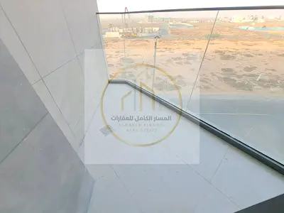 للإيجار السنوي في مدينة تلال الشارقة | 3 غرف وصالة + غرفة خادمة وبلكونة | باركن مجاني