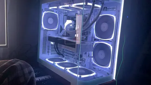 Rtx 5070 7 7800x3d gaming pc