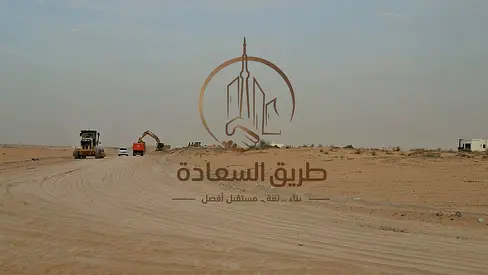 أرض زاوية بداية مدخل المشروع بموقع مميز