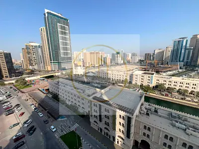 افخم غرفتين وصاله ببلكونه باطلاله مفتوحه مع تكييف وجيم ومسبح وباركن مجاني في امارة الشارقه منطقة القصباء شقه مميزه داخل