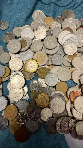 Mixed vintage Collection of World Coins — 1kg