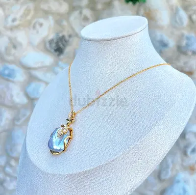 Gold-plated necklace with baroque pearl pendant