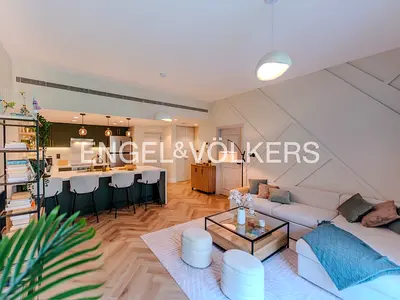 Furnished l Vacant November l Upgraded