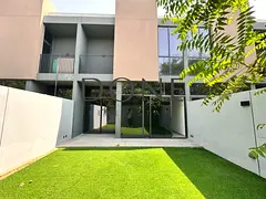 LUXURY 2bedroom townhouse Maid room waderobe MasterBed garden parking 115k