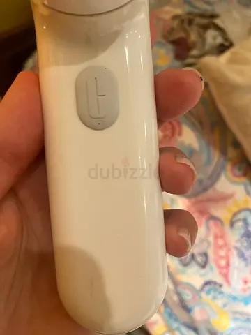 Electric facial cleansing brush / handheld beauty device. Clonique