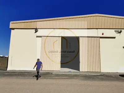 Warehouse for Rent in Al Sajaa Sharjah with 10000 Square Feet Area Mezzanine and High Capacity Electricity