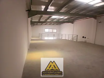 مساحة كبيره | ميزانين | كهرباء 25 كيلوواط | مناسب للتخزين والأنشطة التجارية والصناعية حسب الترخيص | موقع مميز