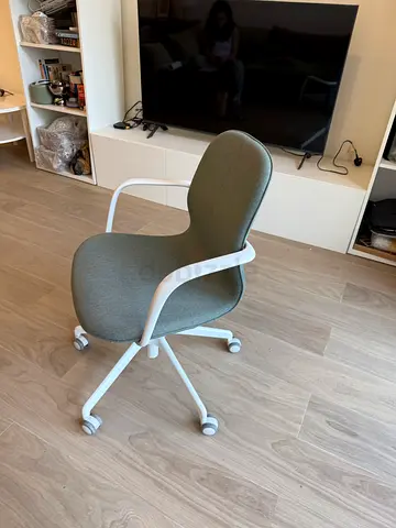 Modern ergonomic swivel office chair with armrests — light grey/green - Great Condition