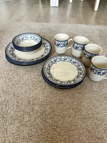 Blue floral ceramic dinner set - plates, bowls and mugs (used) but as new no scratches