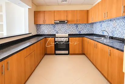 Fully furnished | chiller free | Huge layout