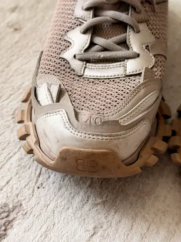 Used beige sneakers Balenciaga