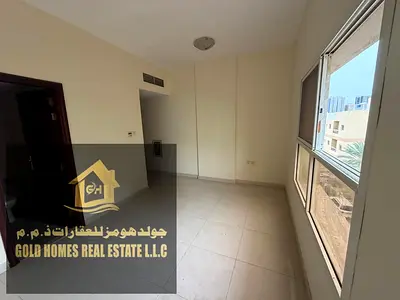 تتميز الوحدة بمساحاتها الواسعة والمريحة مع وجود مطبخ منفصل وتكييف مركزي