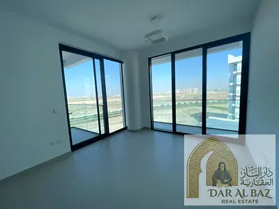 Central air conditioning, a gym, a swimming pool, and free parking! A brand-new, first-occupancy one-bedroom apartment with a living room, located in