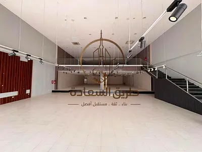 # معرض 7,500 قدم للإيجار في الصناعية 4 | شارع عام مباشرة | تشطيب مودرن | ميزانين