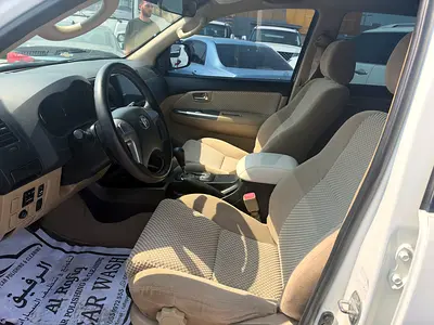 2015 Toyota FORTUNER photo 3
