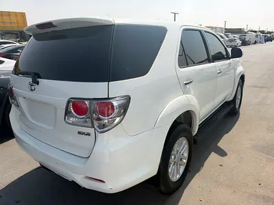 2015 Toyota FORTUNER photo 6