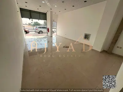 الكتابة 🏢 فرصة مميزة للإيجار – محل تجاري بمساحة واسعة في عجمان ✨ محل تجاري مميز للإيجار في بناية AJ1 – المويهات 3، عجمان 📍 موقع استراتيجي وحيوي