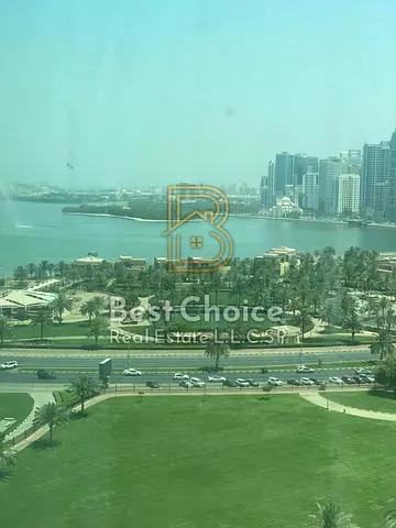 Panoramic sea view 🚗 Private parking space This property combines ample living space with a prime location—perfect for families seeking both comfort