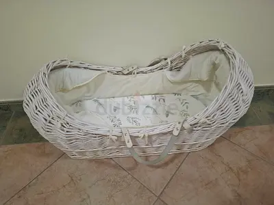 White Wicker Moses Basket / Bassinet with Mattress and Liner