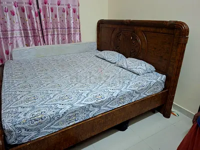 Solid Wood Double Bed with Carved Headboard - Good Condition(King size 200×200)