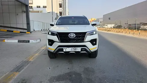 2022 Toyota FORTUNER photo 2