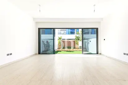 Single Row | Unfurnished | Upgraded