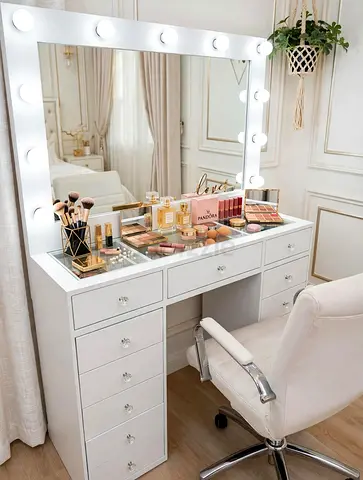 White Hollywood Vanity Table with Lighted Mirror and Drawers