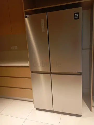 Hisense 90 cm wide Fridge Freezer