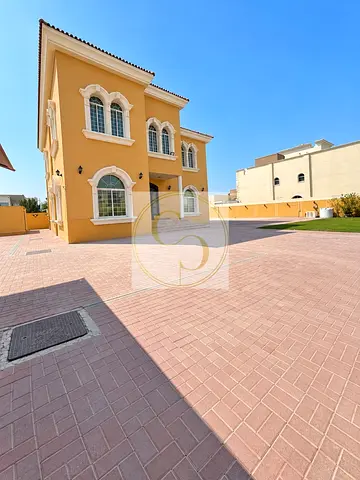 5 Bed Villa | Easy Access to main road | Large Plot