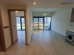 Luxurious and spacious 1BHK with fully fitted kitchen only 72k with 1 cheque ready to move