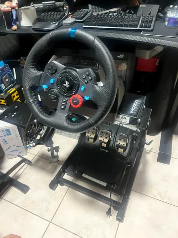 Logitech G29 Driving Simulator
With stand