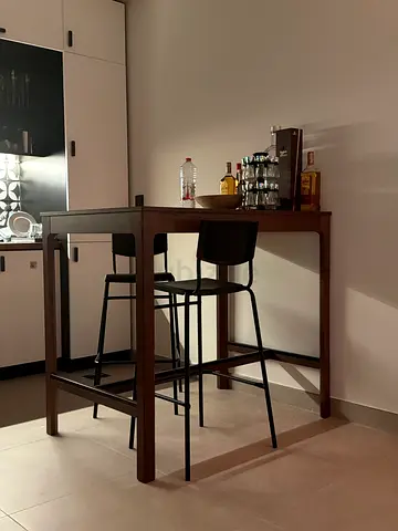 Wooden bar table good condition 120x80x90