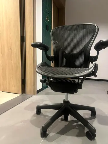 Herman Miller Aeron size C fully loaded