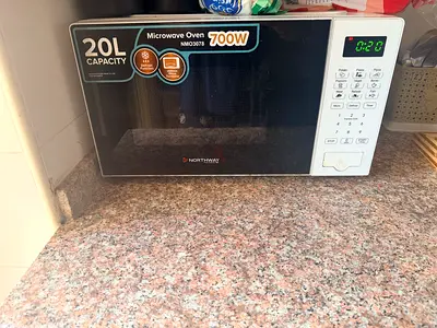 Northway 20L 700W Microwave Oven - Compact, Good Condition