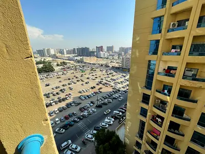 للبيع شقة واسعة 3 غرف وصالة مع غرفة خادمة – عجمان