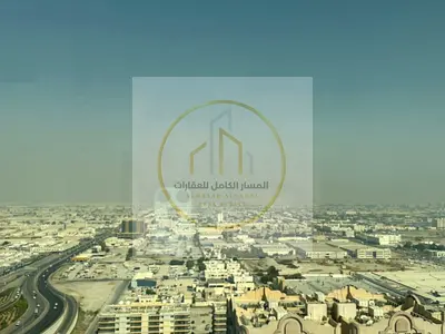 شقة غرفتين وصالة واسعة للبيع | مساحة 1500 قدم مربع | تكييف مجاني | إطلالة مفتوحة