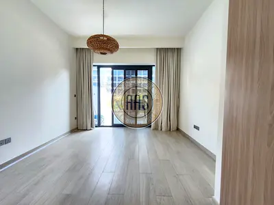 Ultra modern/luxurious/with 5 star amenities free
