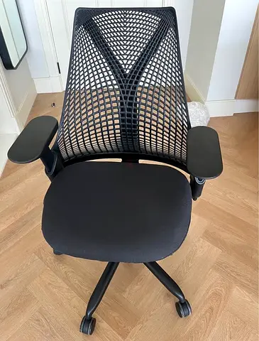 Herman Miller Sayle fully loaded chair for selling.comfirtable for long time sitting