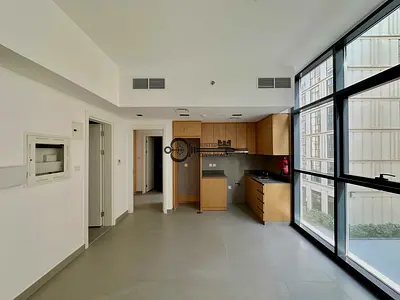 1BR - 2Bath - Spacious Living Room - Wide Windows - Free Parking, Gym & Pool