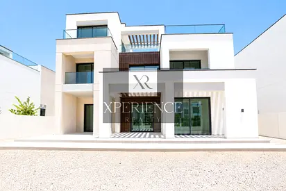 PREMIUM VILLA LIVING |PARK VIEW | LARGE PLOT