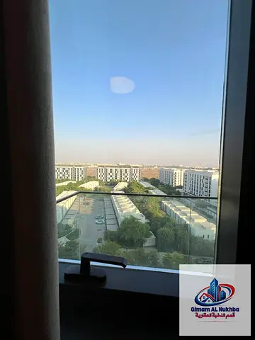 Looking for a furnished 1BR in Aljada? Ready to move in: balcony, free gym, pool & covered parking. Premium layout, ideal location.