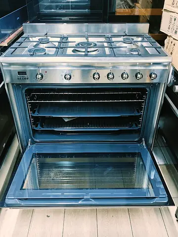 Smeg brand top gas with electric oven new model in same like new condition