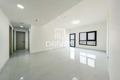 Upgraded Closed Kitchen | Vacant | Low Floor