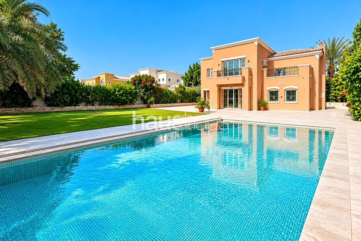 Upgraded | 5 Bedroom | Private Pool | Single Row