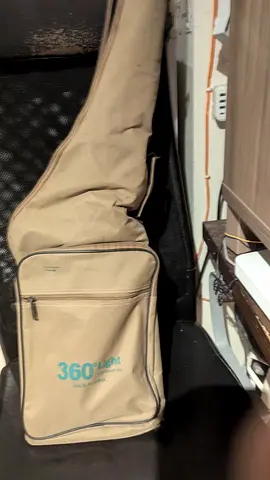 Beige padded gig bag for full-size guitar (360° light) - good condition