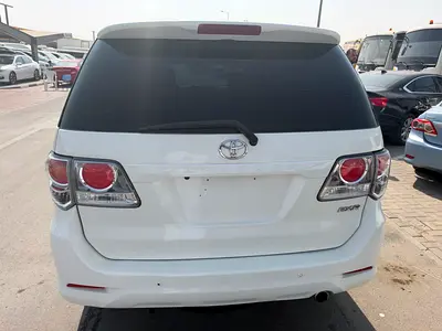 2015 Toyota FORTUNER photo 9